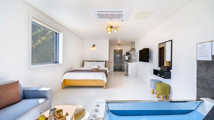 room-card-img-2